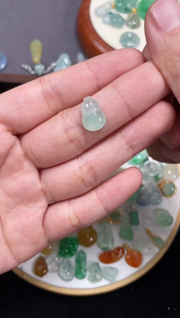 【闪购商品】翡翠吊坠(不含链)18K金镶嵌一个    P519