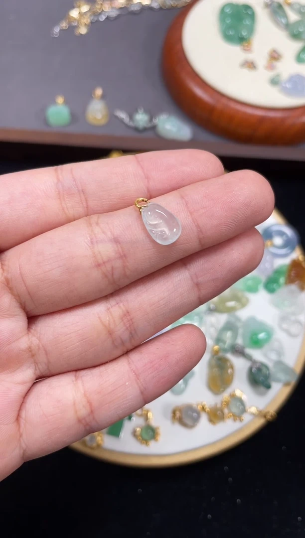 【闪购商品】翡翠吊坠(不含链)18K金镶嵌一个     P158