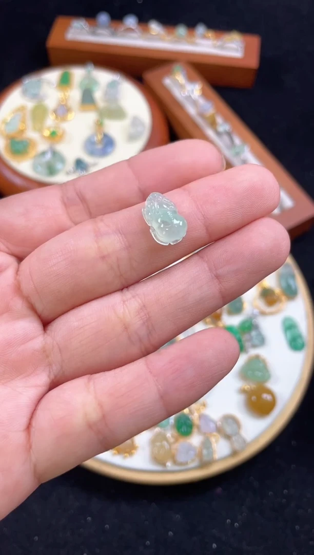 【闪购商品】翡翠吊坠(不含链)未镶嵌一个  JK602