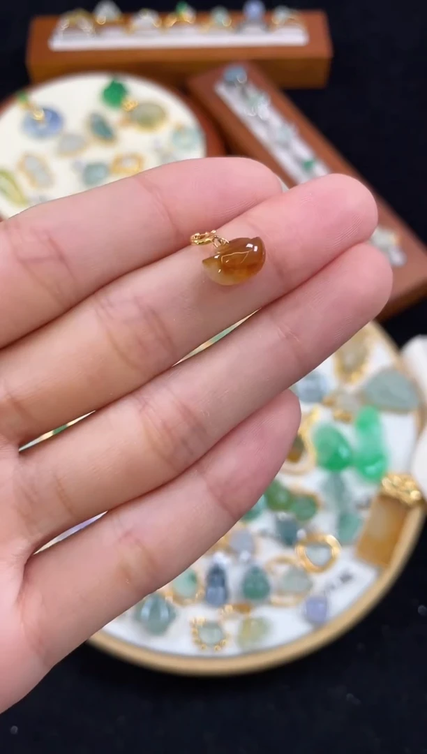 【闪购商品】翡翠吊坠(不含链)18K金镶嵌一个  JK728