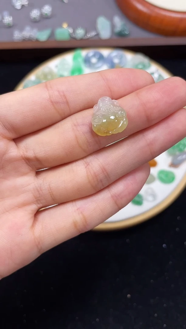 【闪购商品】翡翠吊坠(不含链)未镶嵌一个 JK261