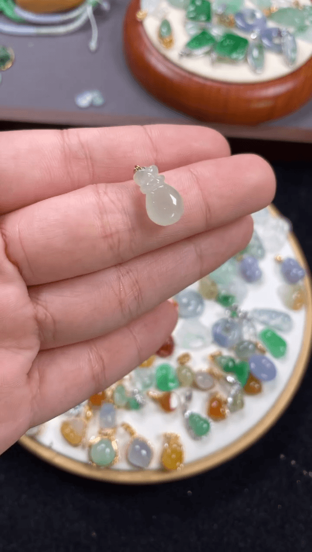 【闪购商品】翡翠吊坠(不含链)18K金镶嵌一个    P308