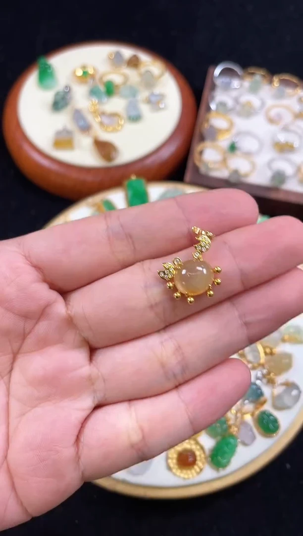 【闪购商品】翡翠吊坠(不含链)18K金镶嵌一个  JK483