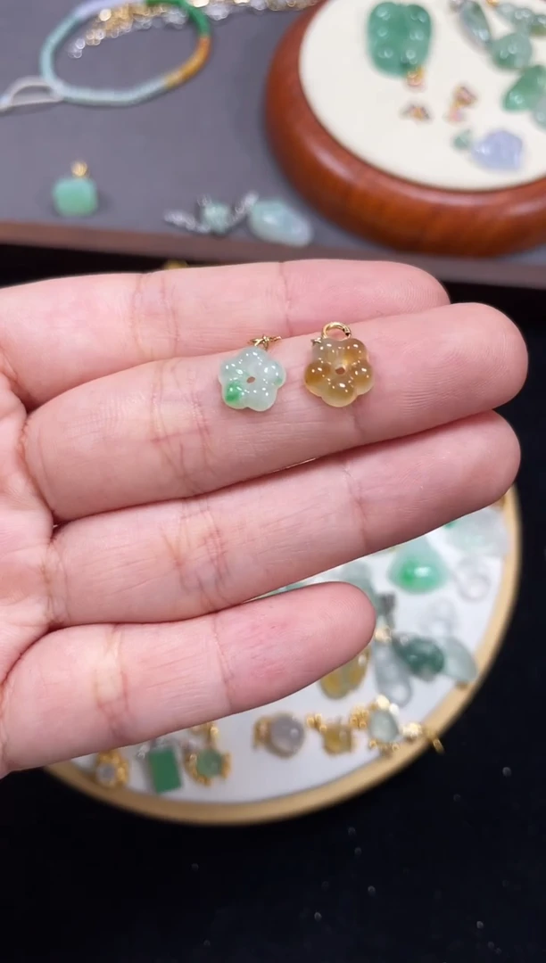 【闪购商品】翡翠吊坠(不含链)18K金镶嵌两个   P581