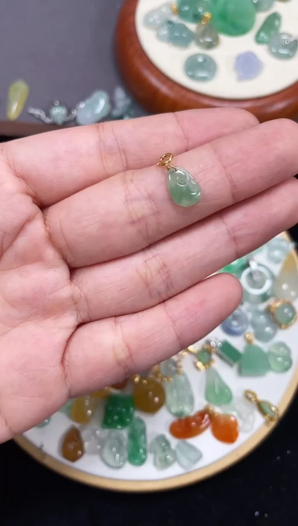 【闪购商品】翡翠吊坠(不含链)18K金镶嵌一个    P421