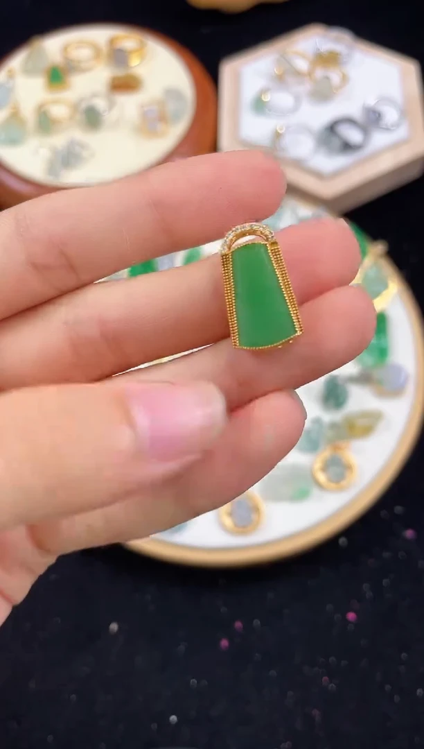 【闪购商品】翡翠吊坠(不含链)18K金镶嵌一个  JK326