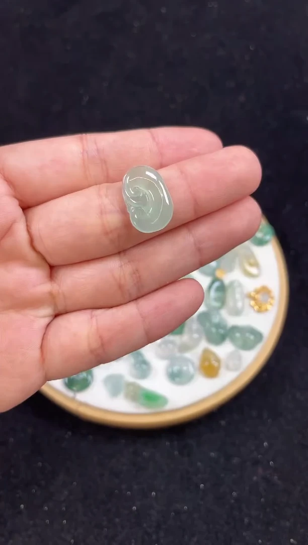 【闪购商品】翡翠吊坠(不含链)18K金镶嵌一个     P203