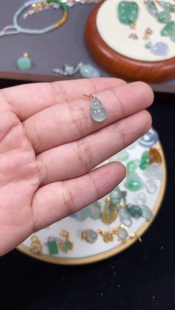 【闪购商品】翡翠吊坠(不含链)18K金镶嵌一个     P562