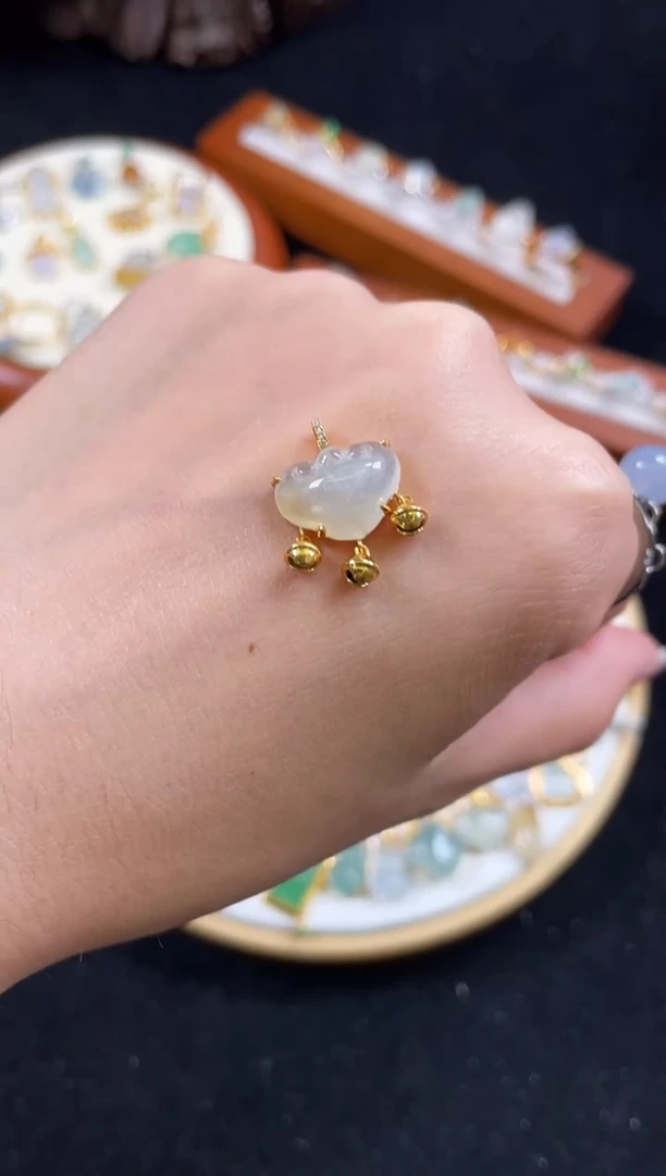 【闪购商品】翡翠吊坠(赠链)18K金镶嵌一个  JK107
