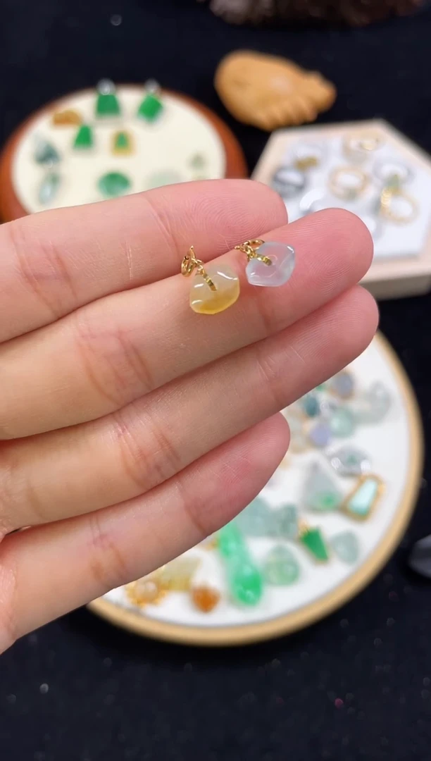 【闪购商品】翡翠吊坠(不含链)18K金镶嵌2个  JK671