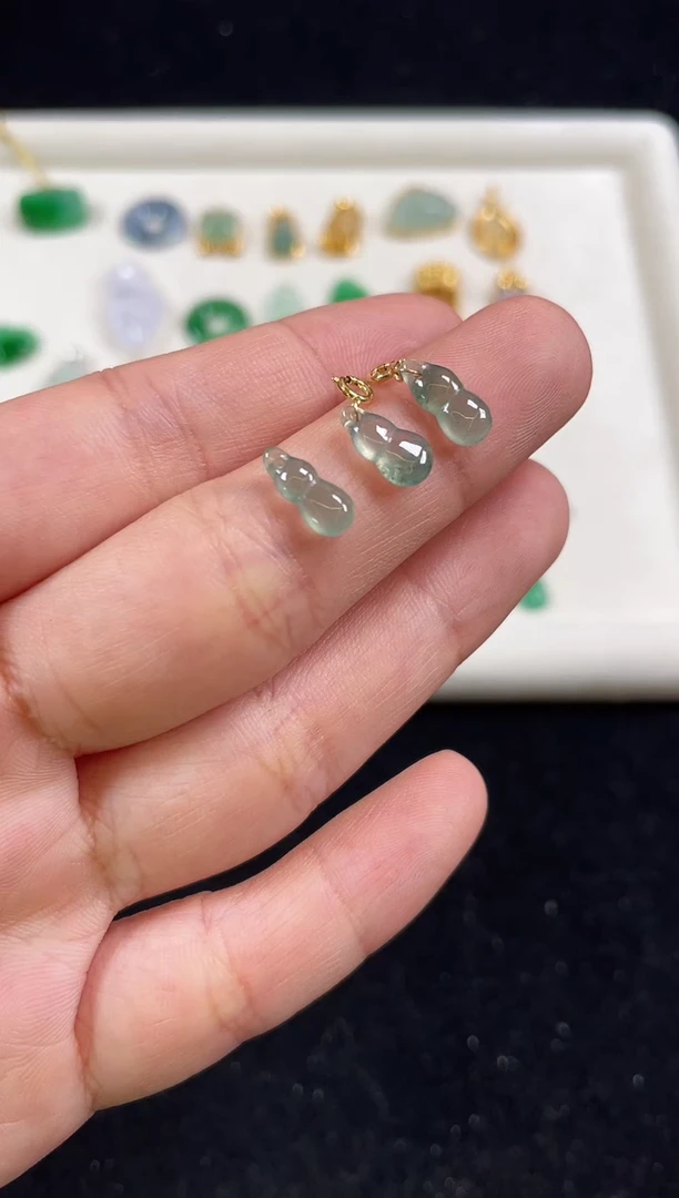 【闪购商品】翡翠吊坠(不含链)18K金镶嵌3个     P562