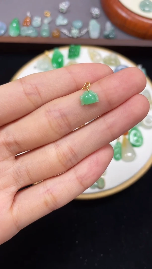 【闪购商品】翡翠吊坠(不含链)18K金镶嵌一个   JK712