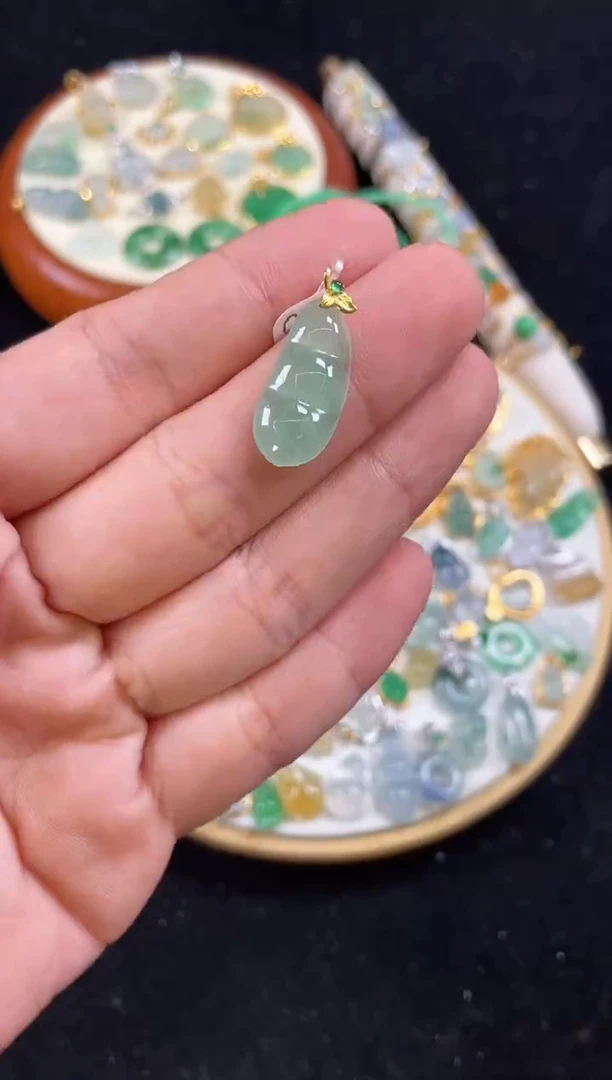 【闪购商品】翡翠吊坠(不含链)18K金镶嵌一个  677