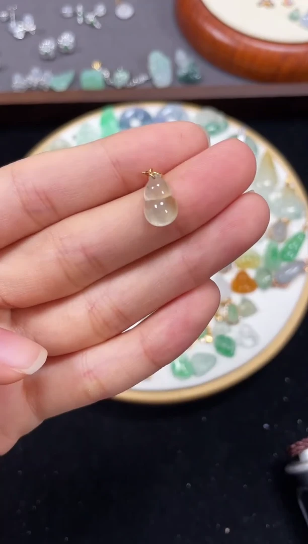 【闪购商品】翡翠吊坠(不含链)18K金镶嵌一个 JK625