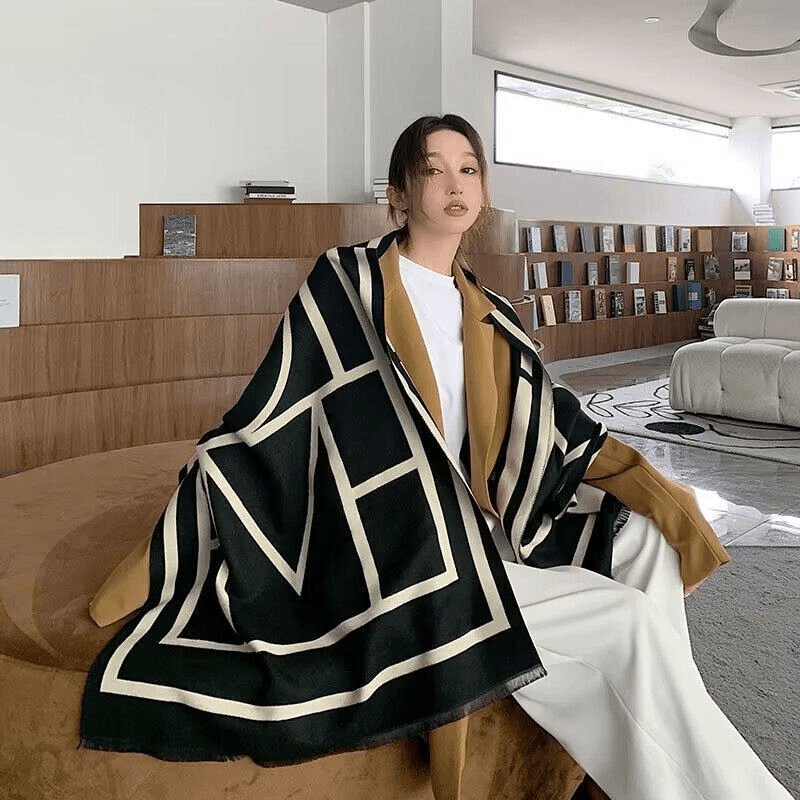 秋冬新款字母仿羊绒围巾女网红韩版保暖围脖百搭披肩棋盘格围巾女