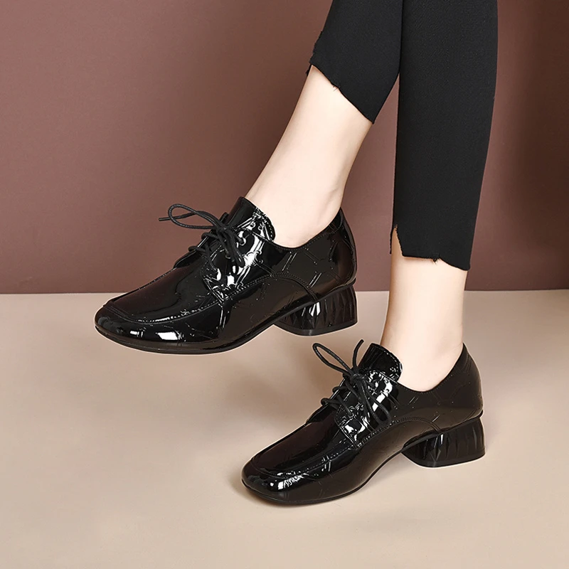 粗跟漆皮单鞋女新款2025春秋季真皮女鞋亮面系带软底小皮鞋英伦风