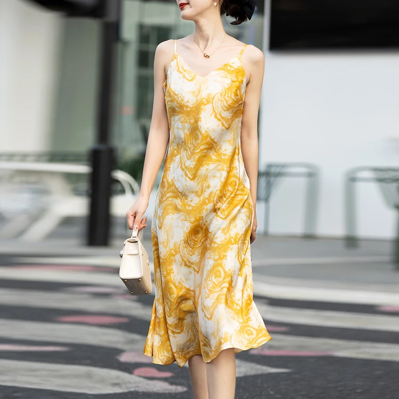 2023新款重磅醋酸连衣裙法式吊带裙时尚印花高腰