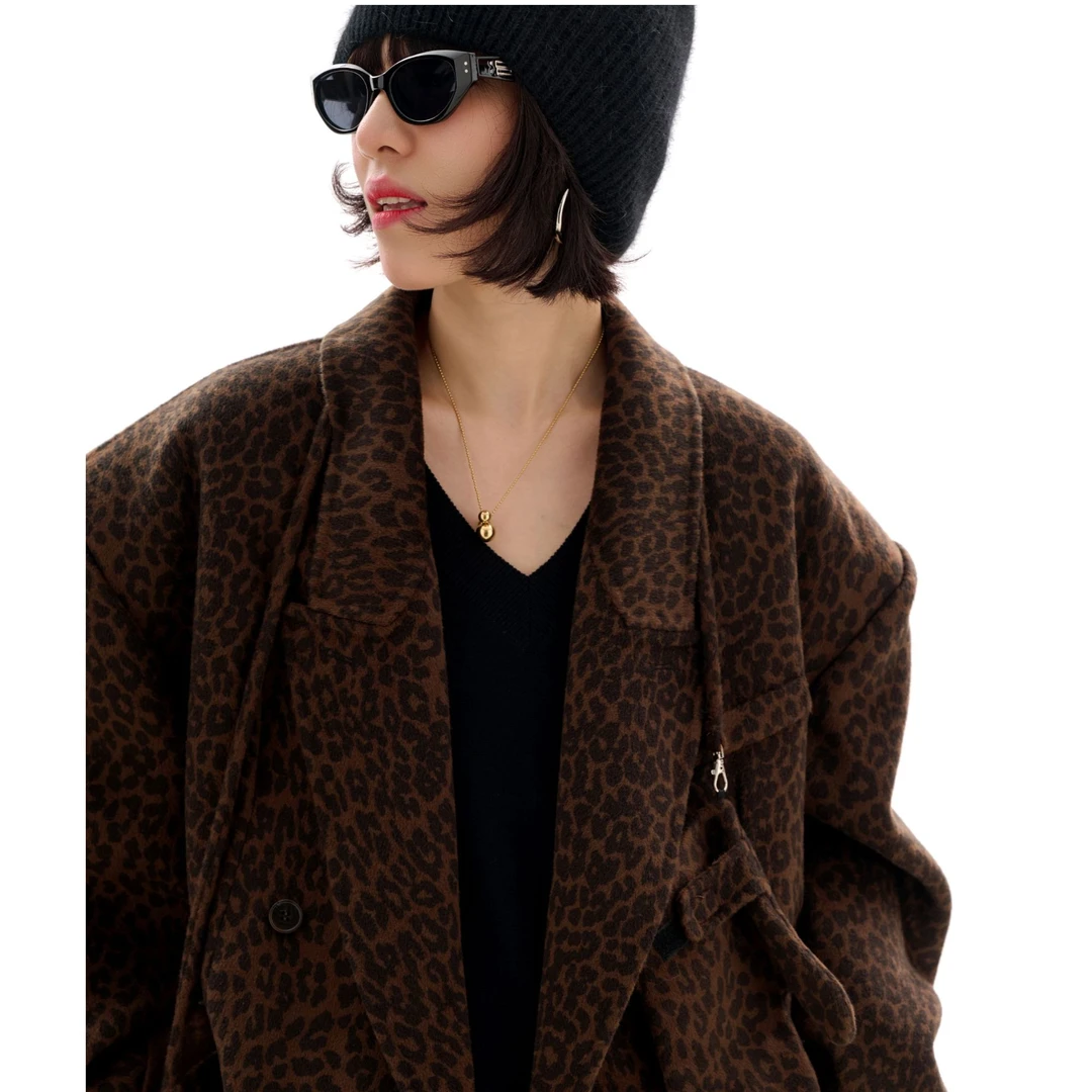 帅气中款羊毛大衣  手套版衣长95左右 胸围57左右（No退换