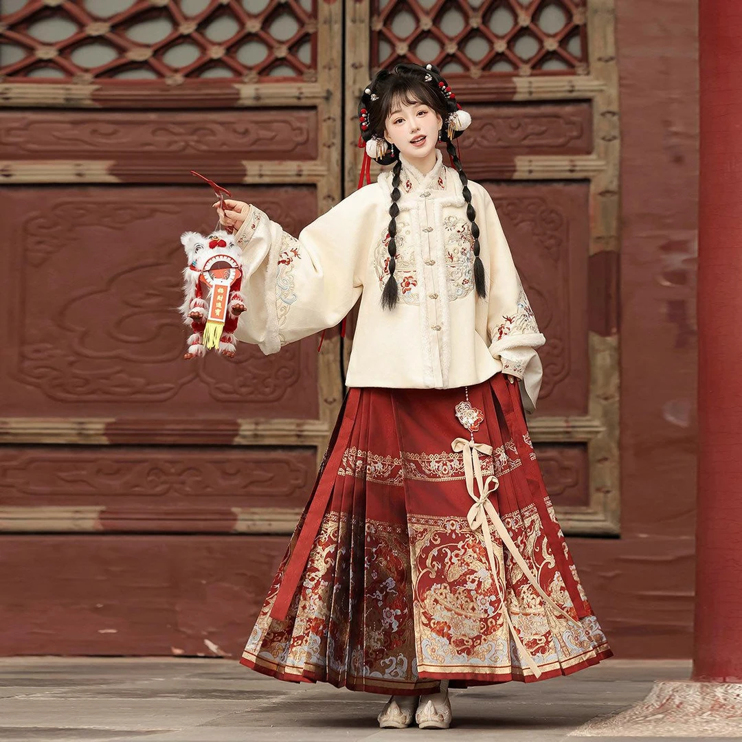 锦慕汉服 原创招财宝蛇汉服女中国风汉元素外套里衣马面裙套装