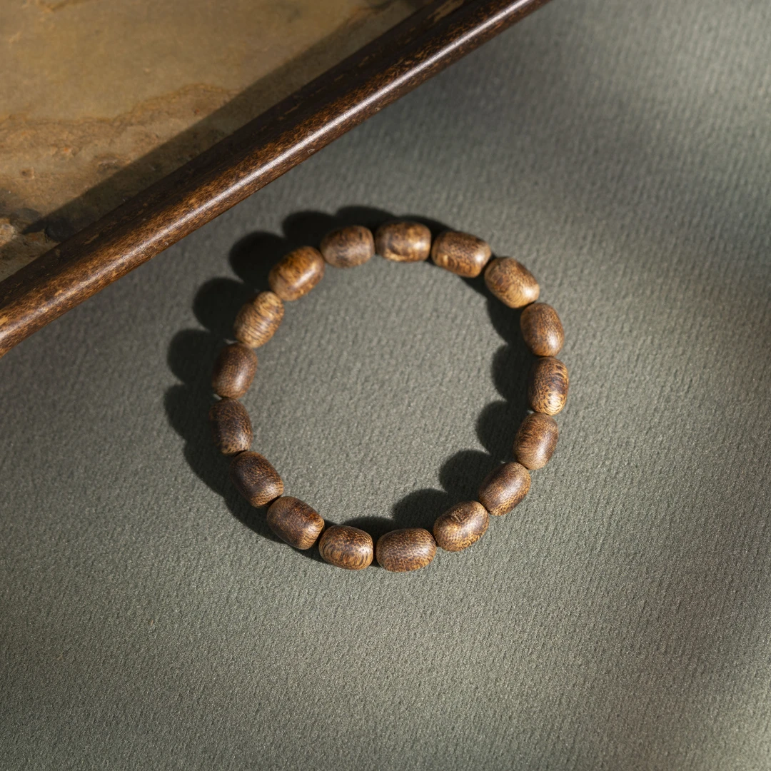 宫皇顺天然随型沉香单圈手串GHSCX09020002