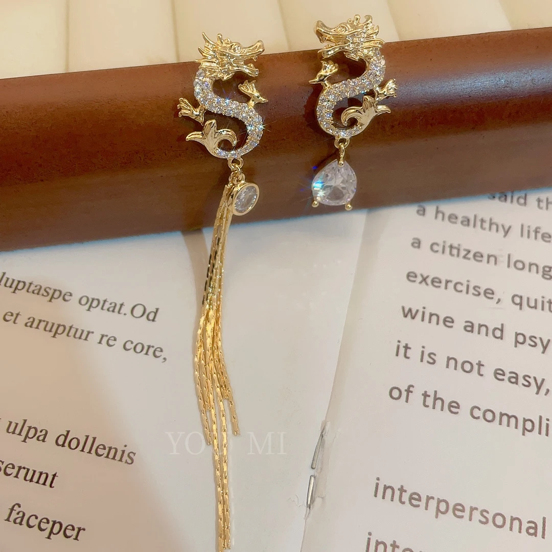 铜合金耳饰 龙年生肖精致个性高级感锆石不对称流苏