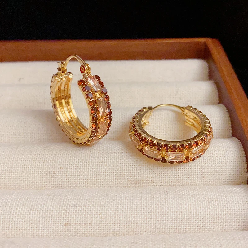 铜合金耳饰 秋冬款精致轻奢美拉德系列咖色满锆圆环