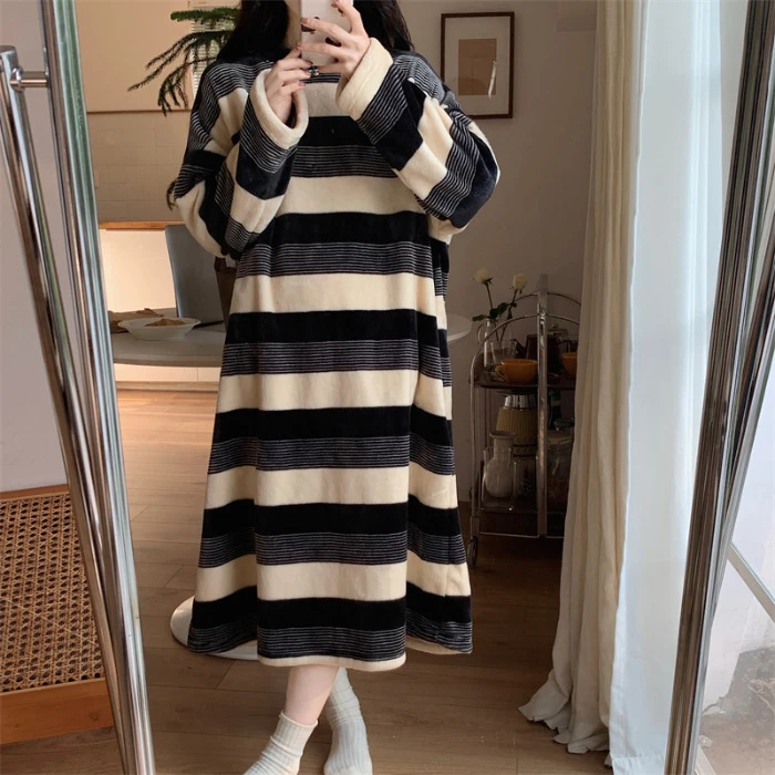 长毛绒睡衣女冬季保暖圆领长袖加厚睡裙少女条纹卡通可爱家居服厚