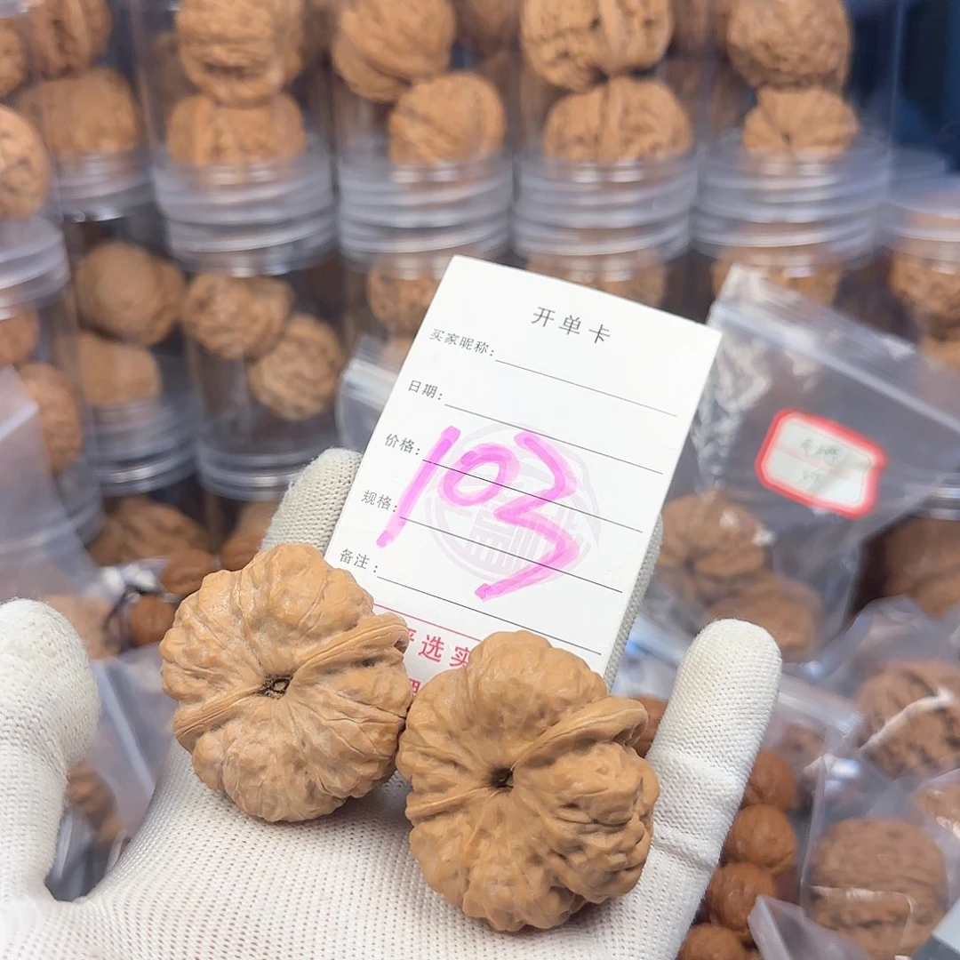 文玩核桃吊坠蛤蟆瑕疵