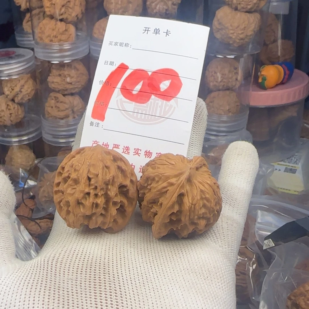 文玩核桃吊坠野狼