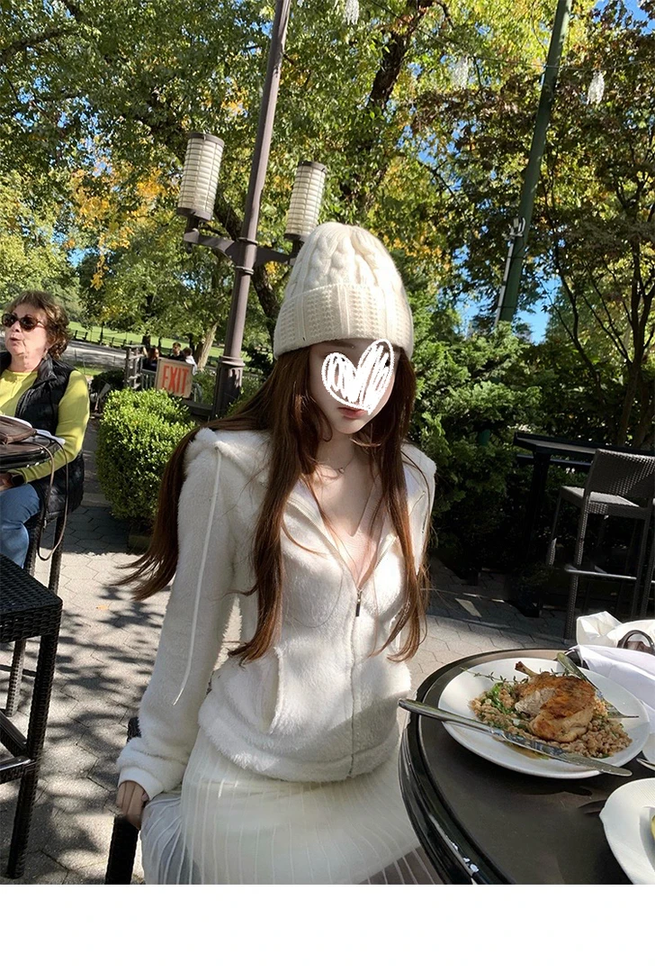 LU系法则  连帽抽绳收腰显瘦短款卫衣毛绒外套C   8200#