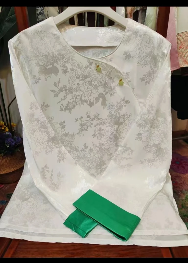 H1-0013玉兔款纯色提花拼接国风新元素上衣时尚款