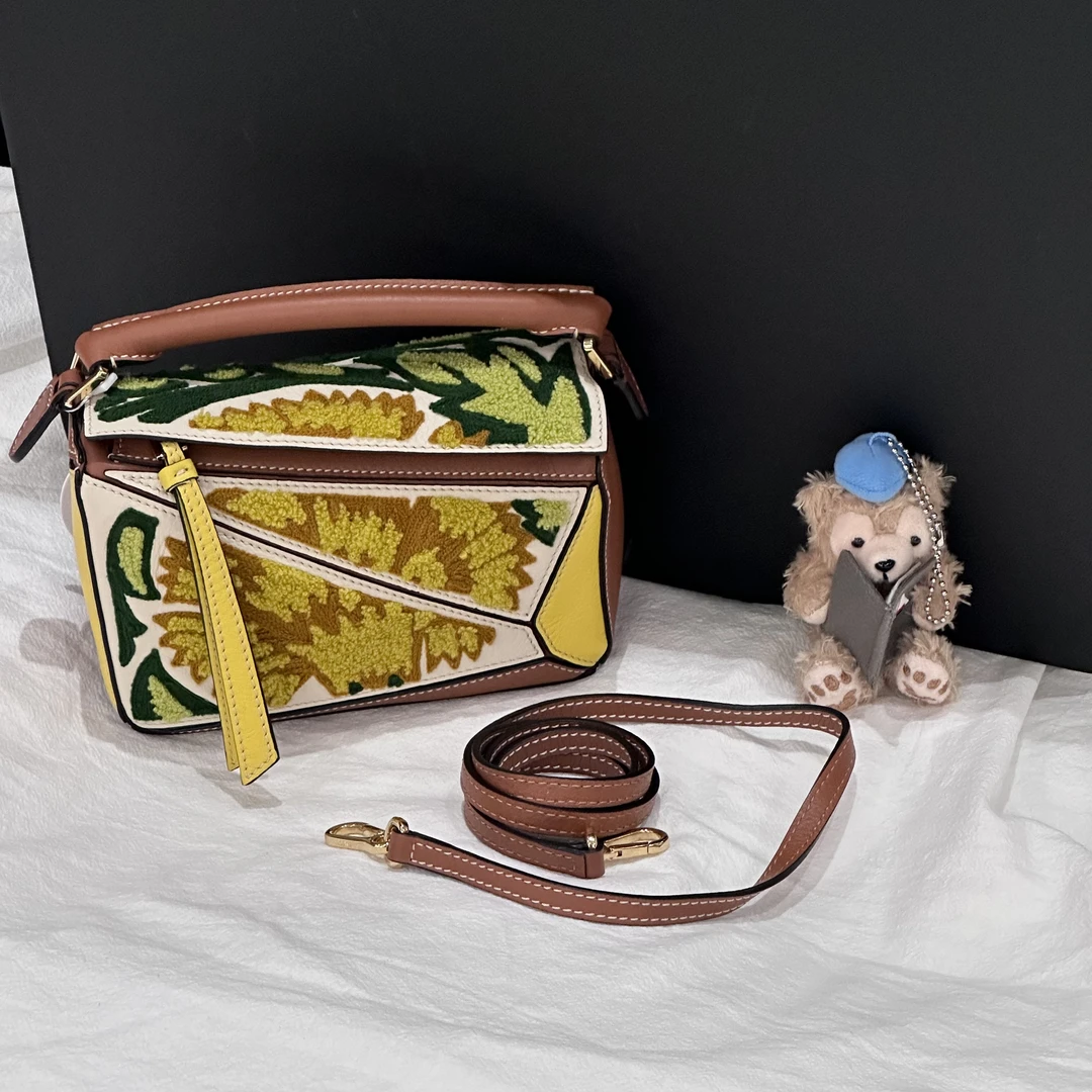95新 LOEWE/罗意威 Loewe puzzle mini棕色黄色白色三拼绣花图案