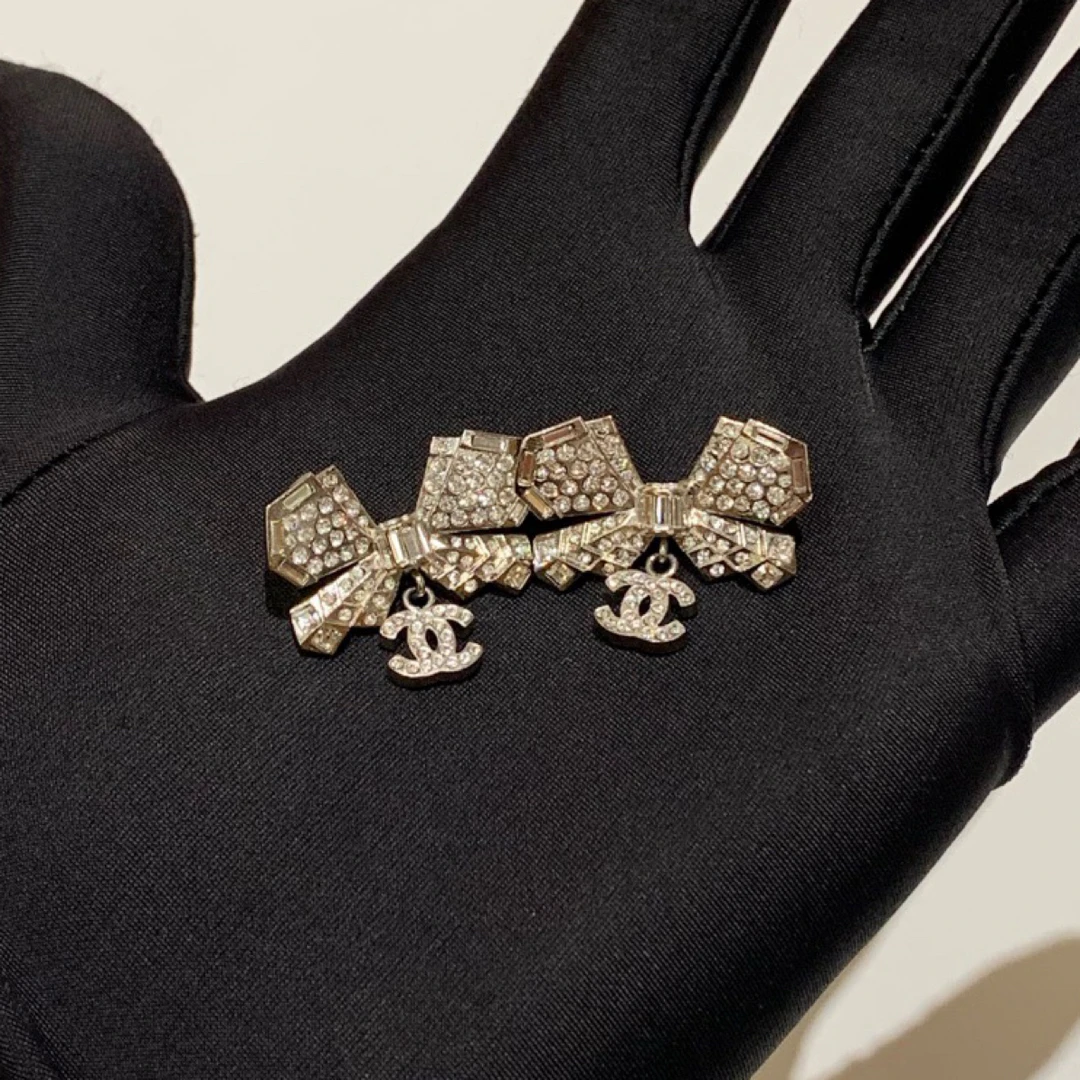 99新 Chanel/香奈儿 Chanel 蝴蝶结满钻耳钉