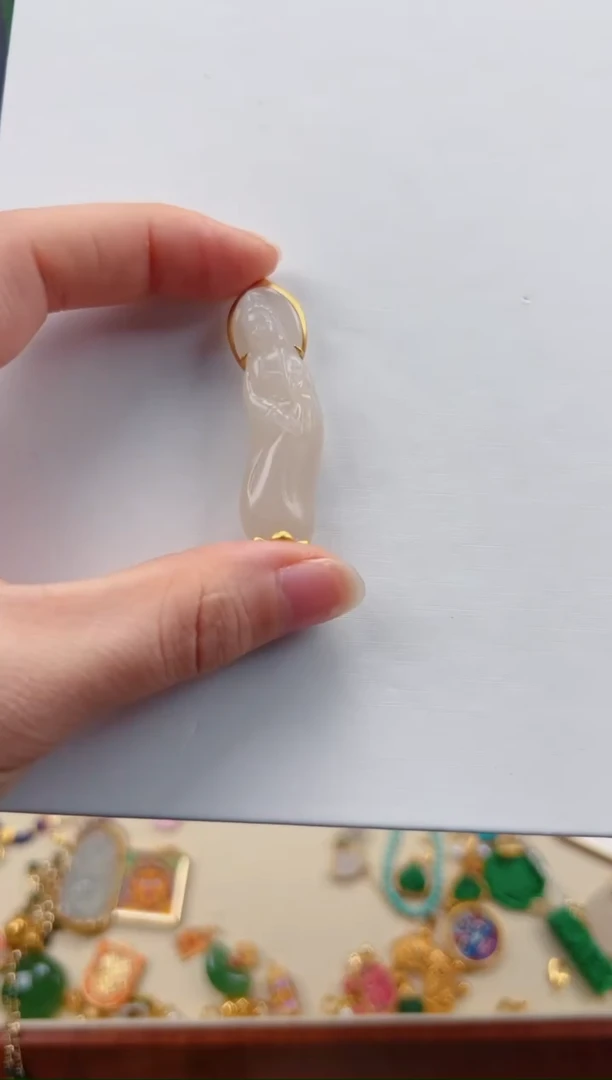 【闪购商品】和田玉挂饰18K金镶嵌，