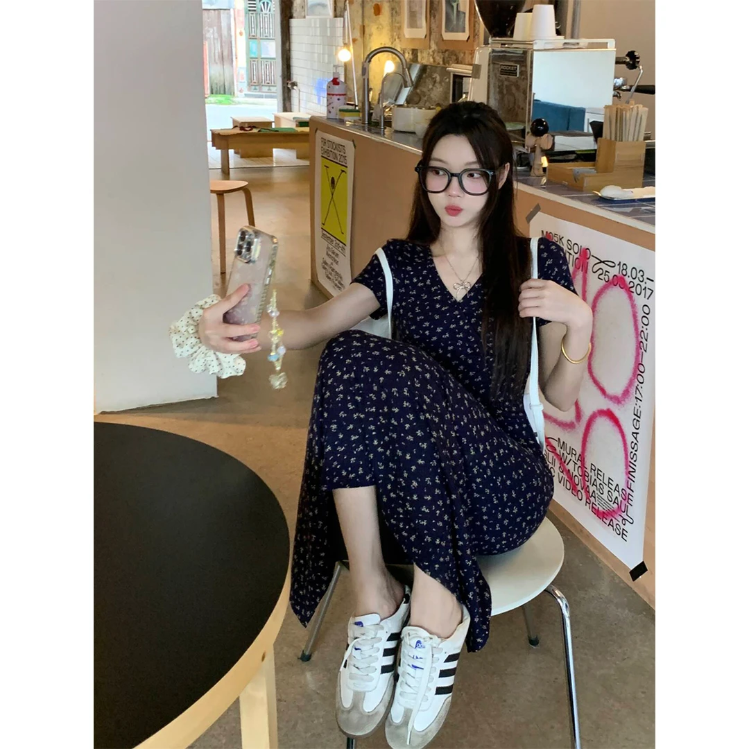 雪猿碎花短袖v领连衣长裙2024夏季新款法式气质显瘦短裙子Y823