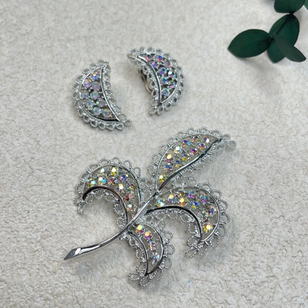 铜合金合成锆石胸针 【六六中古】孤品复古胸针耳夹套装km1054