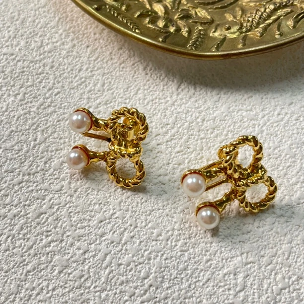 铜合金仿珍珠耳饰 【六六中古】孤品复古蝴蝶结仿珍珠耳夹ap6076