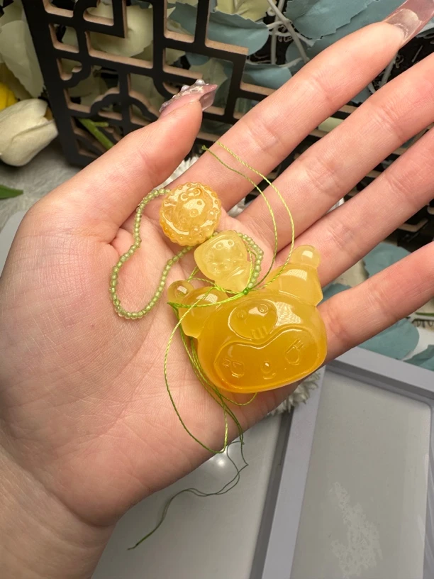 天然琥珀蜜蜡雕刻件