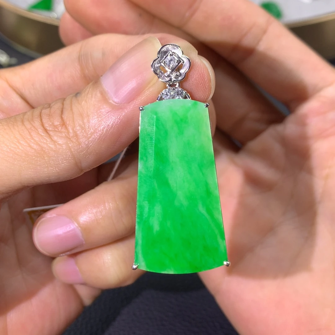 翡翠颈饰18K金镶嵌翡翠