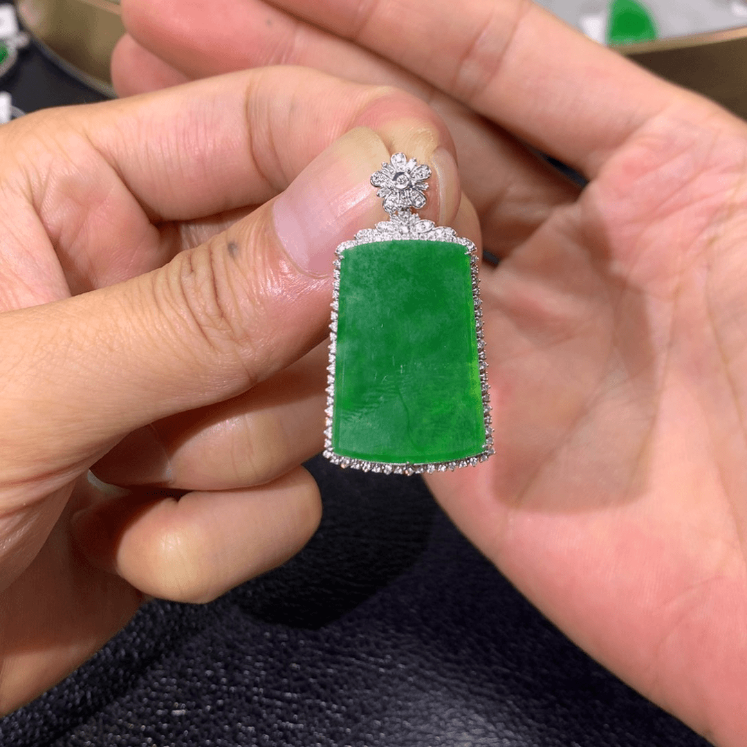 翡翠颈饰18K金镶嵌翡翠
