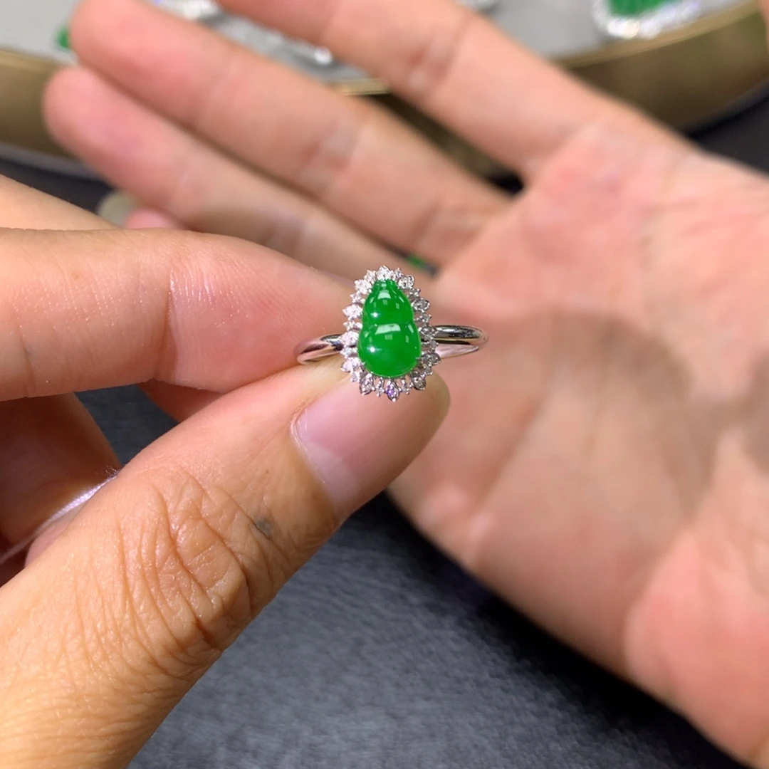 翡翠戒指18K金镶嵌翡翠