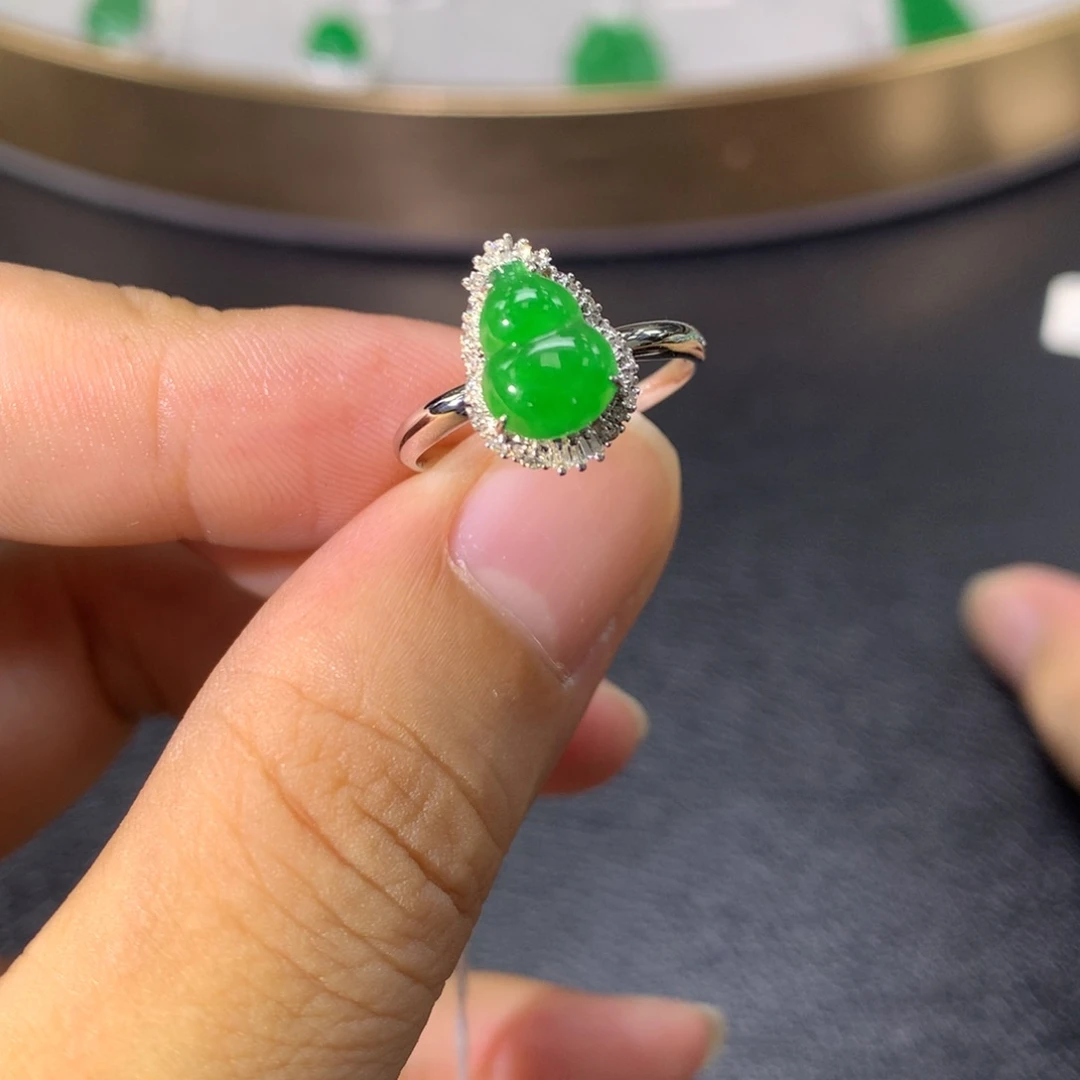 翡翠戒指18K金镶嵌翡翠
