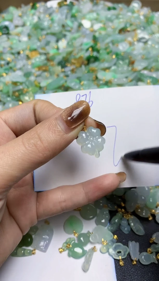 【闪购商品】翡翠挂件18K金镶嵌天然绚甸A货翡翠