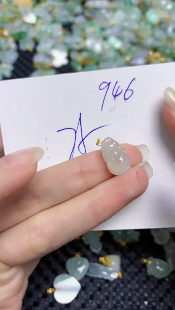 【闪购商品】翡翠挂件18K金镶嵌天然绚甸A货翡翠