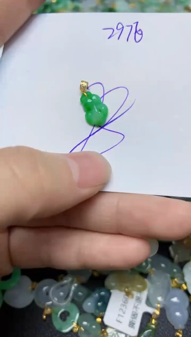 【闪购商品】翡翠挂件18K金镶嵌    天然翡翠A货