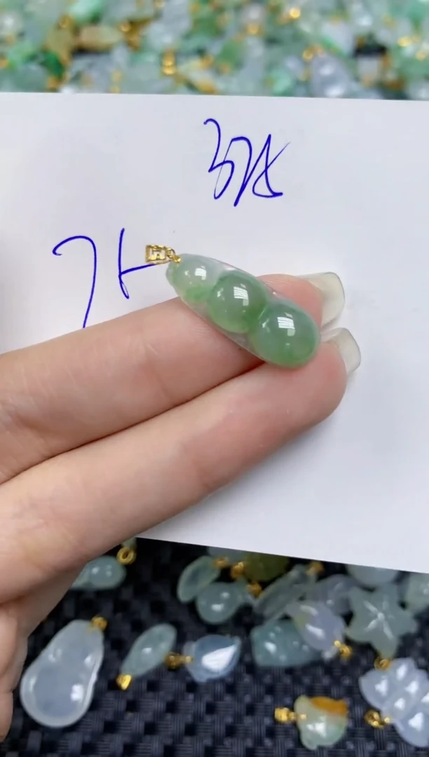 【闪购商品】翡翠挂件18K金镶嵌天然绚甸A货翡翠