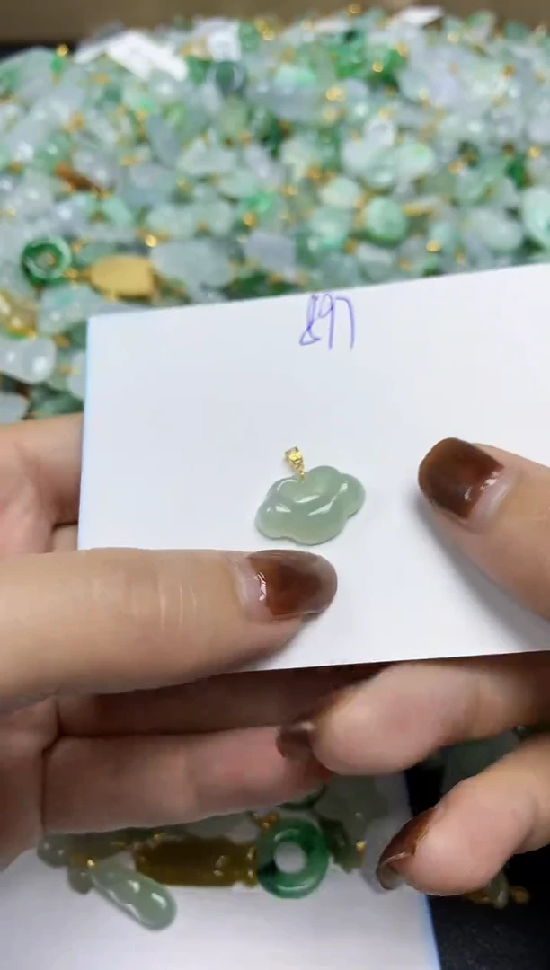 【闪购商品】翡翠挂件18K金镶嵌天然绚甸A货翡翠