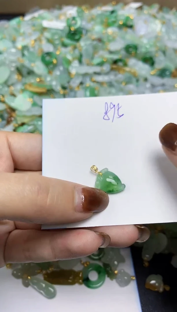 【闪购商品】翡翠挂件18K金镶嵌天然绚甸A货翡翠