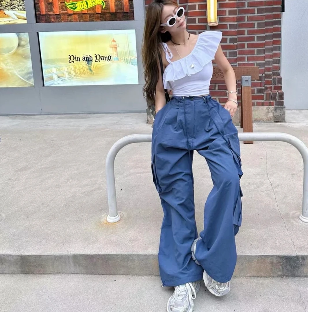 【YKL】韩女团白色单肩荷叶边设计感上衣/蓝色抽绳口袋工装裤
