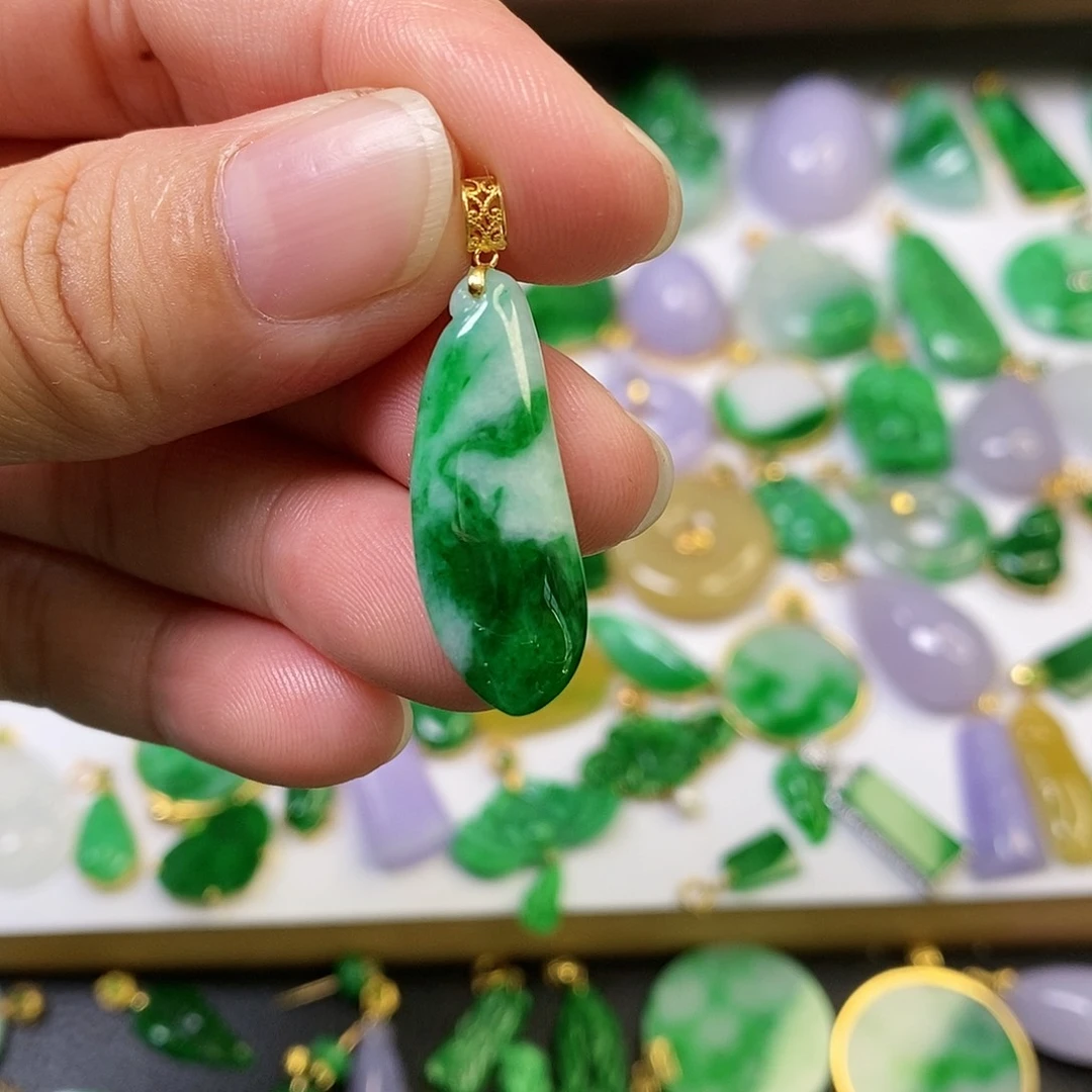 翡翠吊坠(不含链)18K金镶嵌